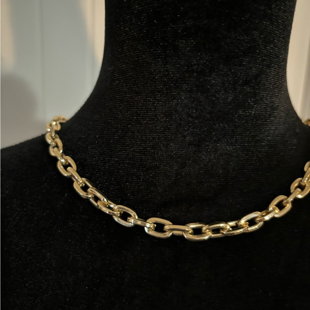 Stylish and Trendy Chunky Chain Necklace Gold Colored, collar length.